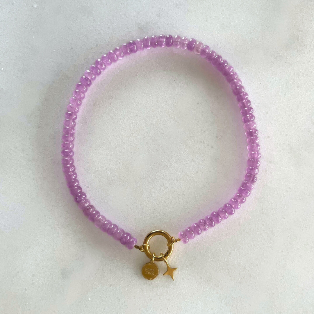 grove ketting paars lila kralenketting natuursteen edelsteen Chalcedony kralen handgemaakt handmade bedelketting bedels goud