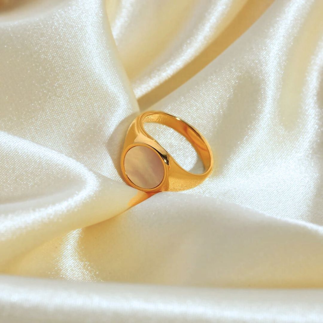 Pretty pearl | Zegelring met parelmoer