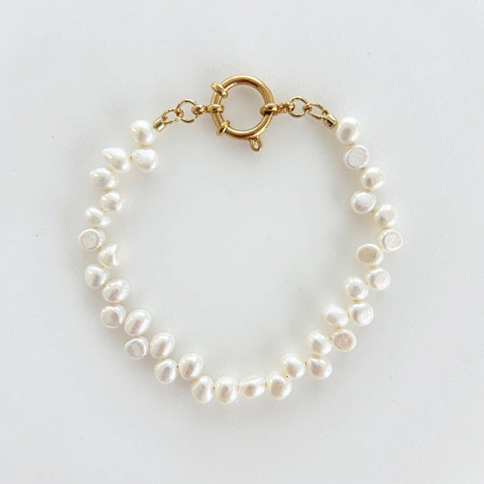 Lune | druppel parelarmband