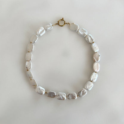 Handgemaakte parelketting met gold filled sluiting – minimalistisch en elegant design
